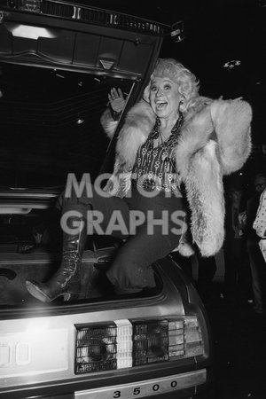 Barbara Windsor with the Rover 3500 (SD1) on the British Leyland stand 1976