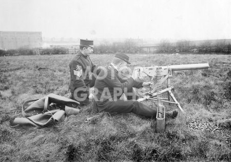 Machine guns circa 1915