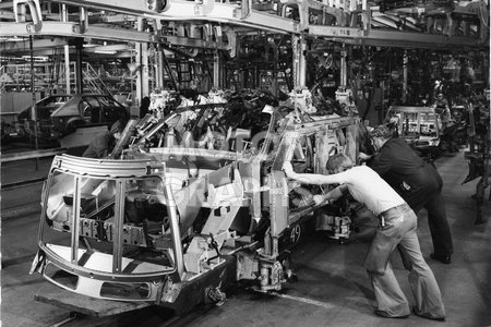 Cowley factory British Leyland 1975