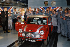 End of Mini production at Longbridge 2000