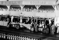 Riley racing cars 1934, In the pits during the Le Mans road race in France