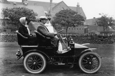 Small 2-seat Wolseley tourer 1905