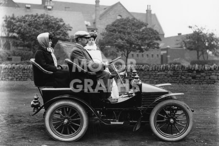 Small 2-seat Wolseley tourer 1905