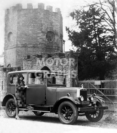 Morris Cowley 1928 wide track saloon