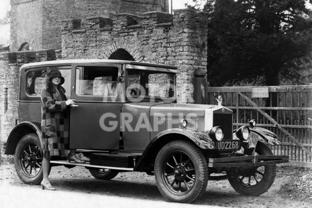 Morris Cowley 1928 wide track saloon