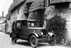 Morris Cowley 1928 wide track saloon