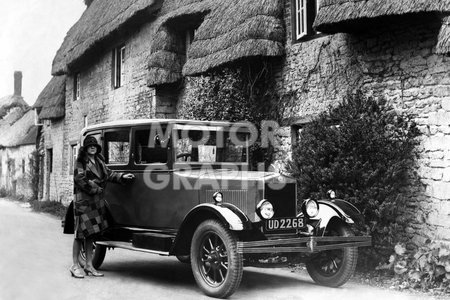 Morris Cowley 1928 wide track saloon