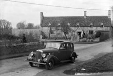 Morris Eighteen saloon 1937