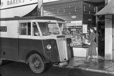 Morris delivery van 1952