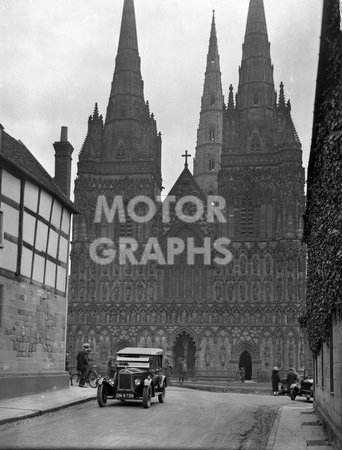 Landaulette At Litchfield Cathedral 1925